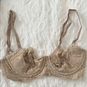 Victoria’s Secret Underwire - Nude Lace - 32C